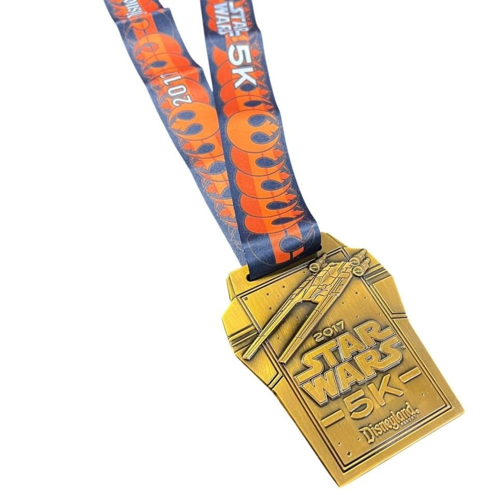 2017 RunDisney Star Wars Light Side 5K Finisher Medal Disneyland U-Wing Gold